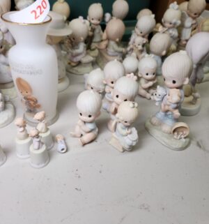 d220- Vintage Precious Moments Collection - Image 5