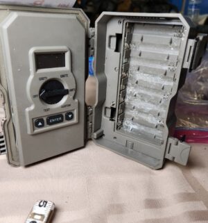 e6- Stealth Cam System. Batteries Required. Untested - Image 3