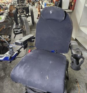 e16- Pride Quantum Q6 Edge 3.0 Wheelchair with Tilt Leg. Good Shape. Has Brake indicator - Image 6