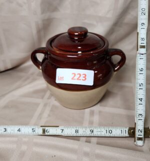 f223- vintage McCoy #341 Bean Pot with Lid.