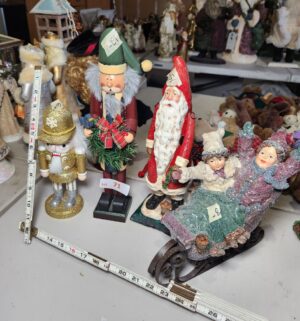 g71- Holiday Figurines