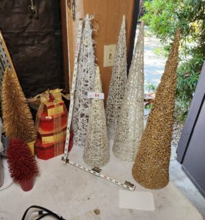 g84- Christmas Cone Trees