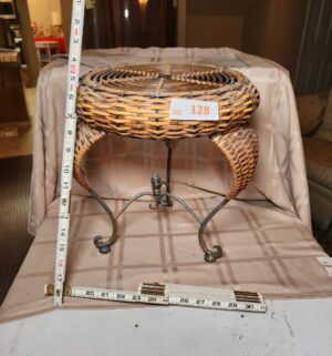 g128- Wicker pot stand