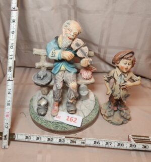 g162- Figurines