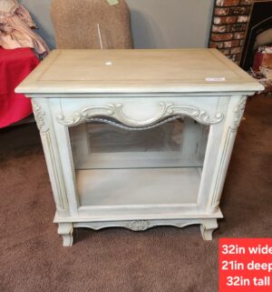 g175- Curio Cabinet. Doors on Sides. Excellent Condition