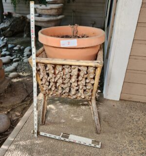h2- Pot stand w/ pot