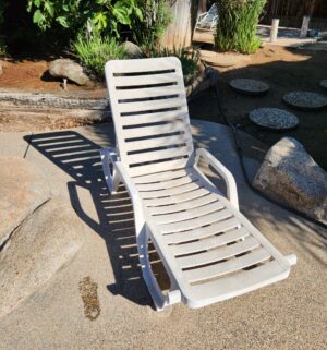 h6- Plastic Pool Lounge Chair