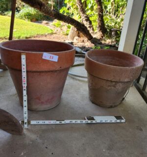 h13- 2 Planter Pots