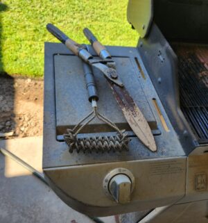 h21- Commercial Char Broil Stainless BBQ w/ Tank - Image 3