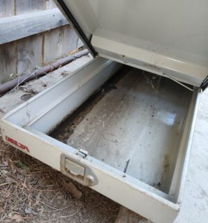 h28- Delta Truck Tool Box. Unlocked. No key - Image 3