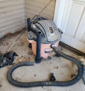 h29- Craftsman Shop Vac. Still Works