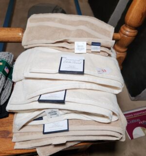 h53- Charter Club Towels. Still with tags