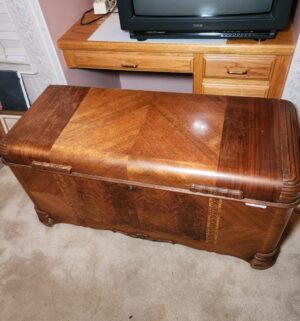 h71- Art deco era lane cedar chest - Image 4