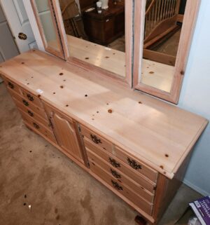h77- Thomasville Dresser w/ tri fold mirror - Image 4
