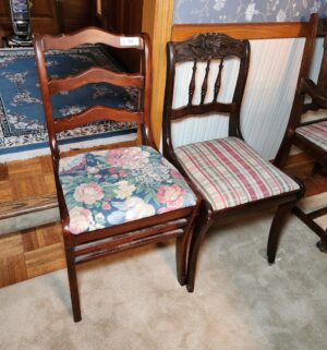 h84- 2 Vintage Chairs