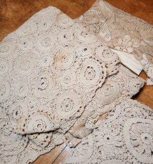 h91- Antique Knitted Table cloths - Image 3