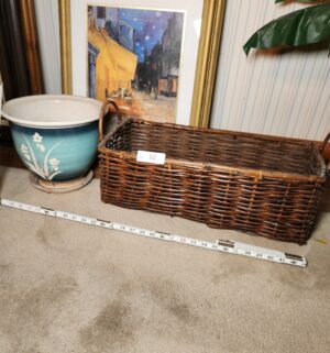 h92- Basket, pot