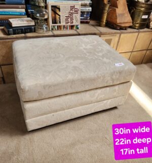 h109- Rolling Ottoman