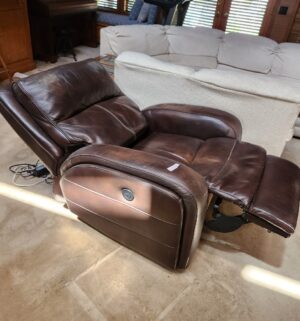 h116- Electric Recliner. Fully Tested/Works. Moderate Signs of wear - Image 3