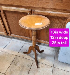 h132- Oak Plant Stand