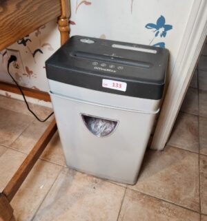 h133- Office Max Paper Shredder
