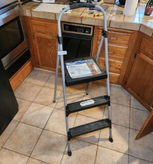 h150- Cosco 3 Step Ladder