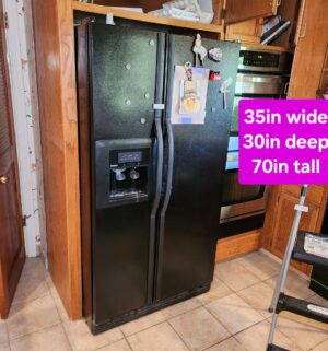 h162- Kenmore Refrigerator. Working ice maker. Good shape