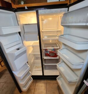 h162- Kenmore Refrigerator. Working ice maker. Good shape - Image 3
