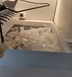 h162- Kenmore Refrigerator. Working ice maker. Good shape - Image 4