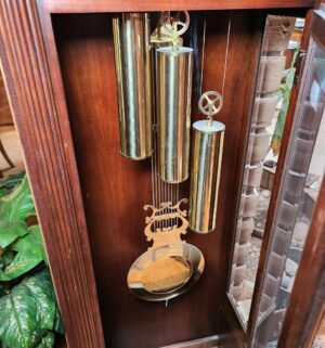 h164- Howard Miller 52nd Anniversary Grandfather Clock w/ tuning key. No cabinet key - Image 5