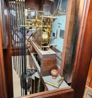 h164- Howard Miller 52nd Anniversary Grandfather Clock w/ tuning key. No cabinet key - Image 6