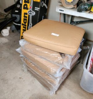 h176- seat cushions