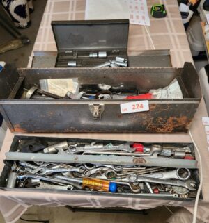 h224- Vintage Tool Box w/ tools