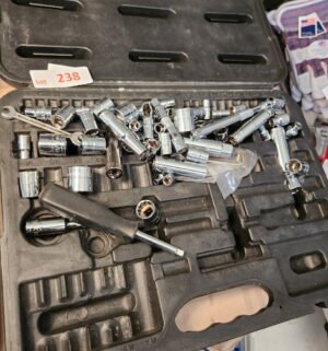 h238- 2 mis-match socket sets - Image 3