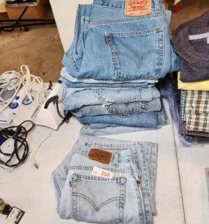 h252- Levi Strauss Jeans 36 waist