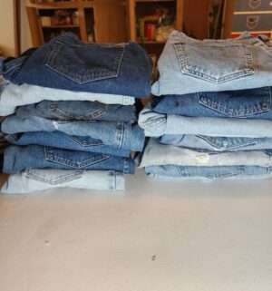 h255- Mens Jeans 36 waist - Image 3