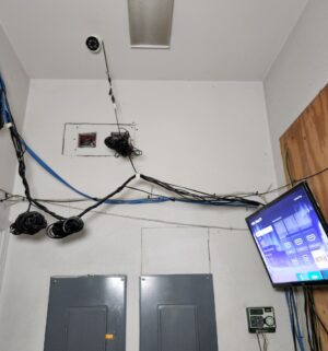 j5- Entire Security System. Buyer to remove all cameras. Provide your own tools/ladders - Image 9