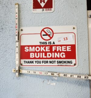 j13- Smoke Free Building Sign