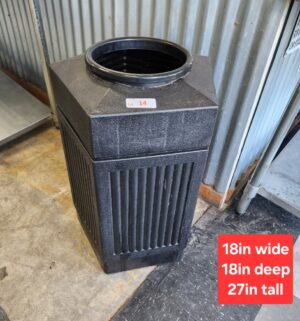j14- Plastic Trash Can