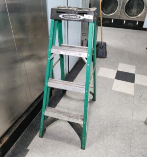 j30- Werner 4ft Ladder