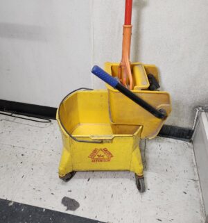 j45- Mop Bucket Set - Image 1