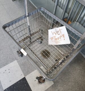 j50- Laundry Cart. Great Shape - Image 3
