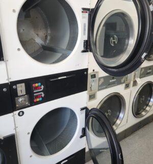 j63- American Dryer Corp 333D ADC Stack Dryer. No Panel or Coin Slot Keys - Image 3