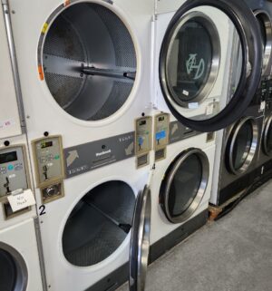 j66- Huebsch HTT45 Stack Dryer. No Panel or Coin Slot Keys - Image 4