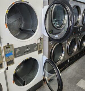 j67- Huebsch HTT45 Stack Dryer. No Panel or Coin Slot Keys. No Heat Sign - Image 4