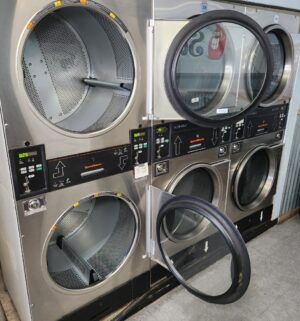 j68- Speed Queen STT3ON Stack Dryer. No Panel or Coin Slot Keys. No Heat Sign for 1 unit. - Image 4