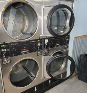 j69- Speed Queen STT3ON Stack Dryer. No Panel or Coin Slot Keys. - Image 4