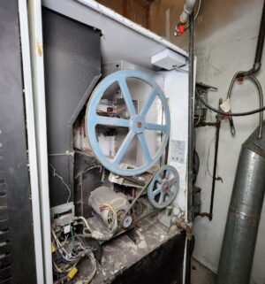 j59- Continental Commercial Stack Dryer. Out of Order Sign. No panel or coin slot keys - Image 11