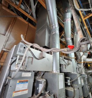 j68- Speed Queen STT3ON Stack Dryer. No Panel or Coin Slot Keys. No Heat Sign for 1 unit. - Image 7