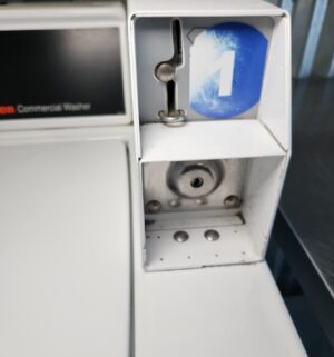 j71- Speed Queen Commercial Top Load Washer. No Panel or Coin Slot Keys. - Image 3